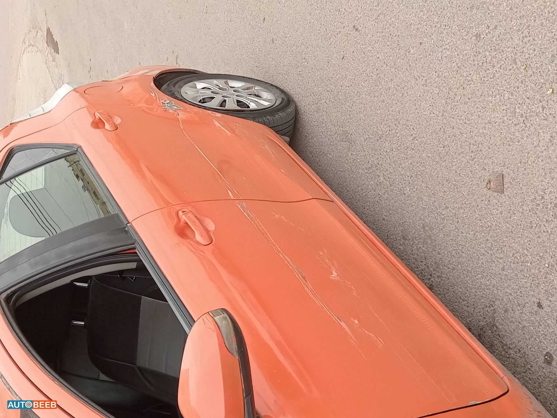 تويوتا بريوس سي 2012