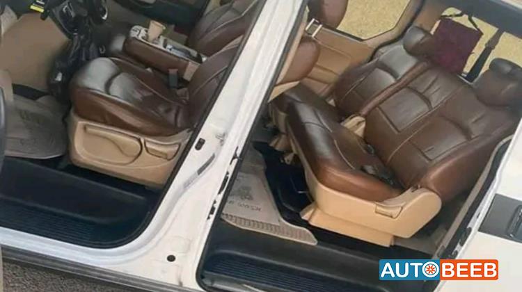 ميني باص هيونداي 2014