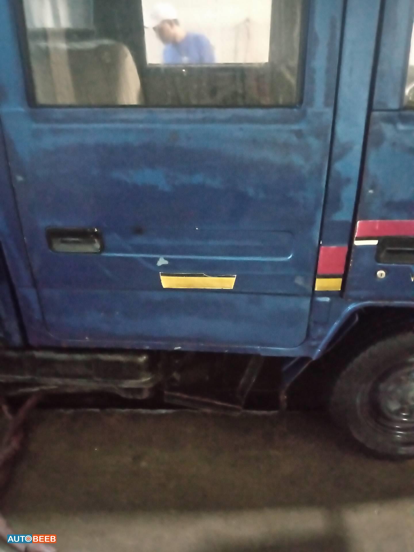 ميتسوبيشي كانتر 1990