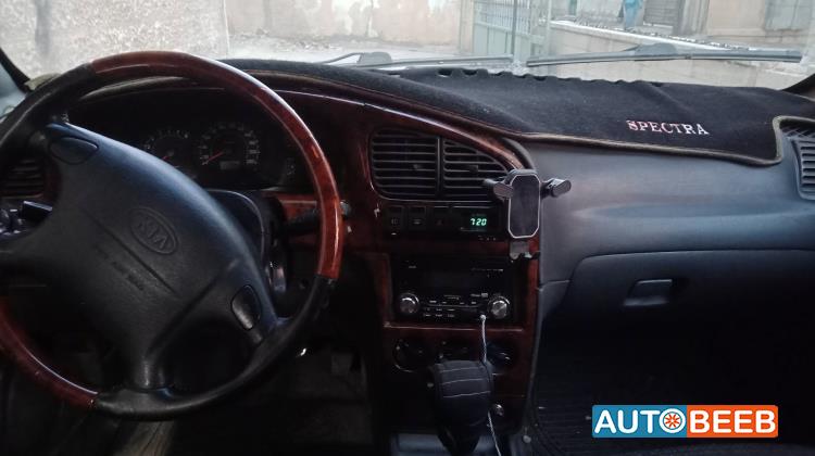 كيا شوما 2004