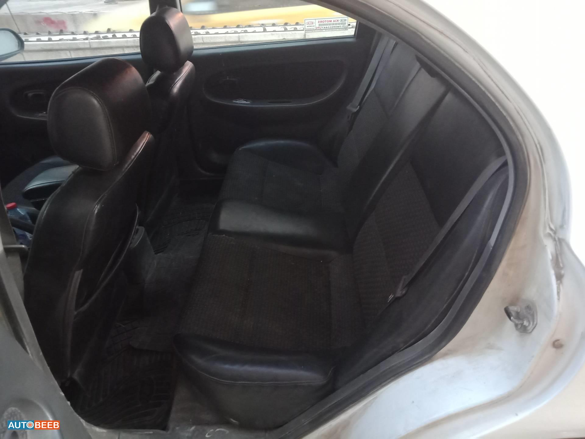 كيا شوما 2004