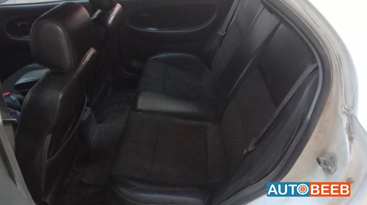 كيا شوما 2004