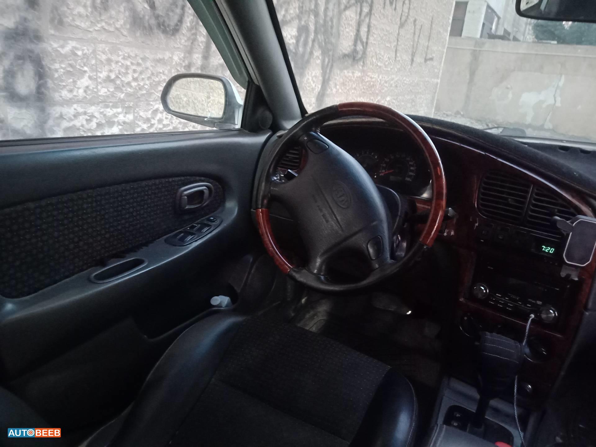 كيا شوما 2004