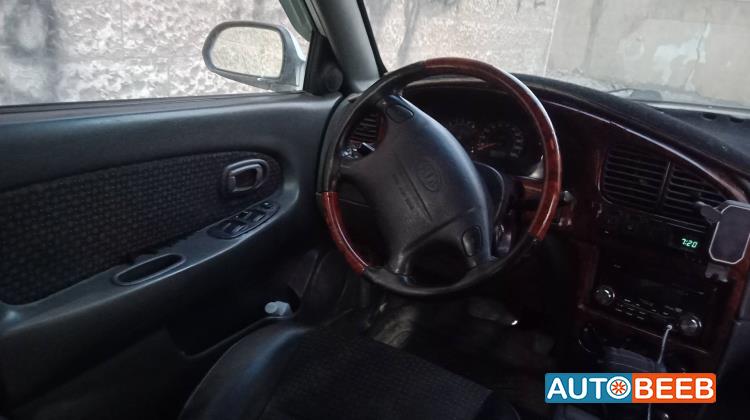 كيا شوما 2004