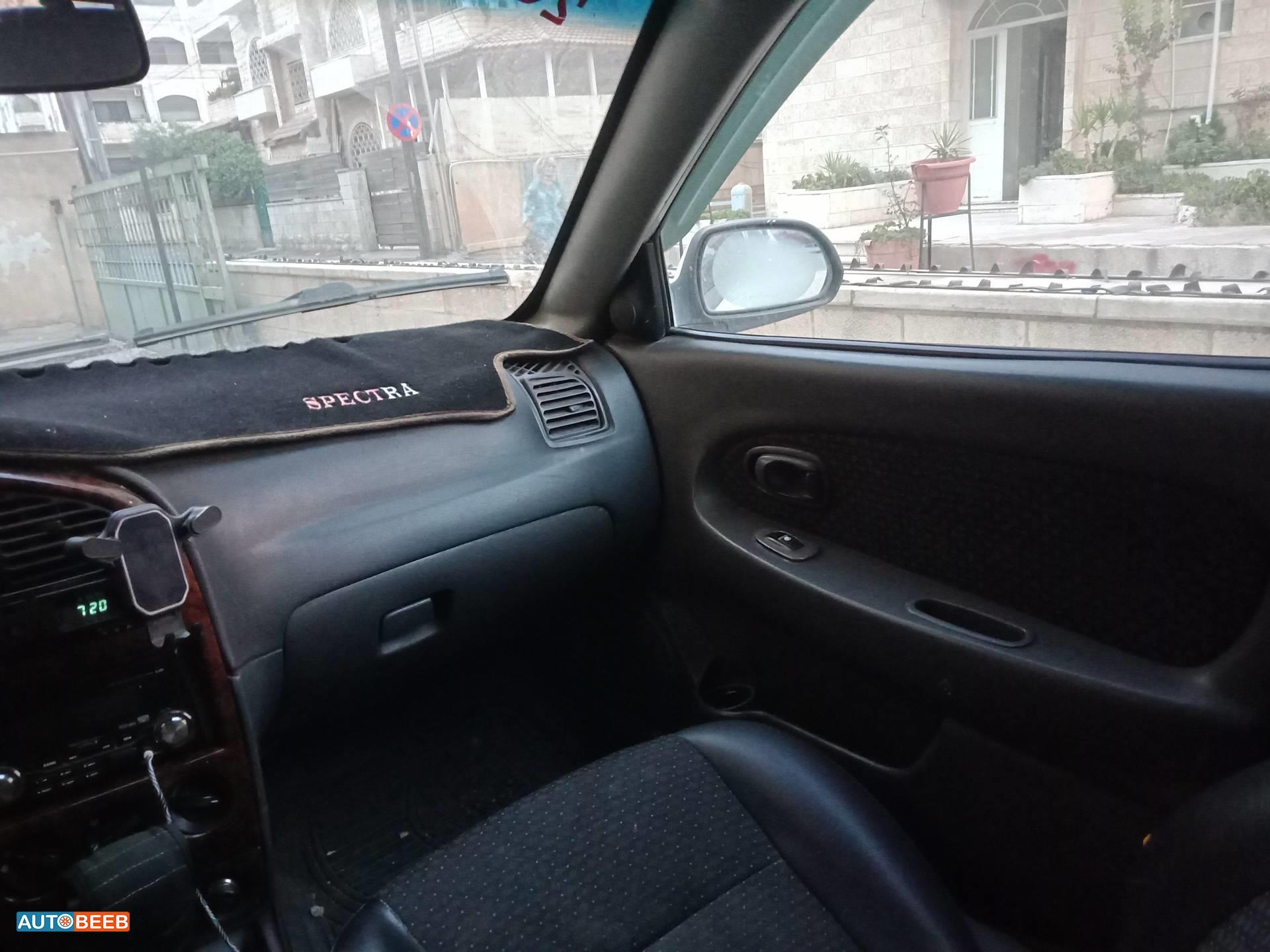 كيا شوما 2004