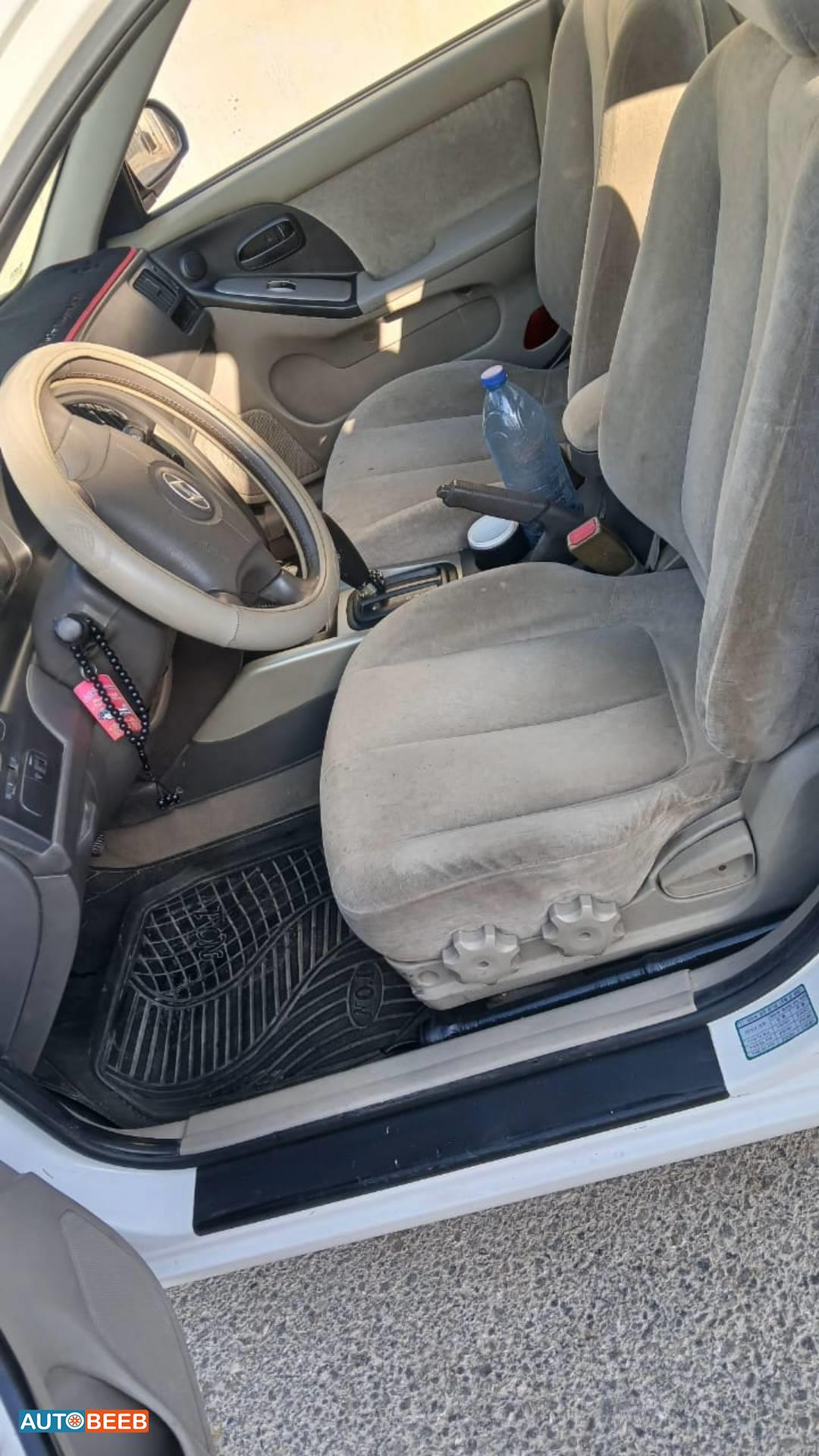 هيونداي افانتي 2004