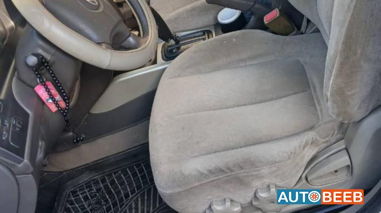 هيونداي افانتي 2004