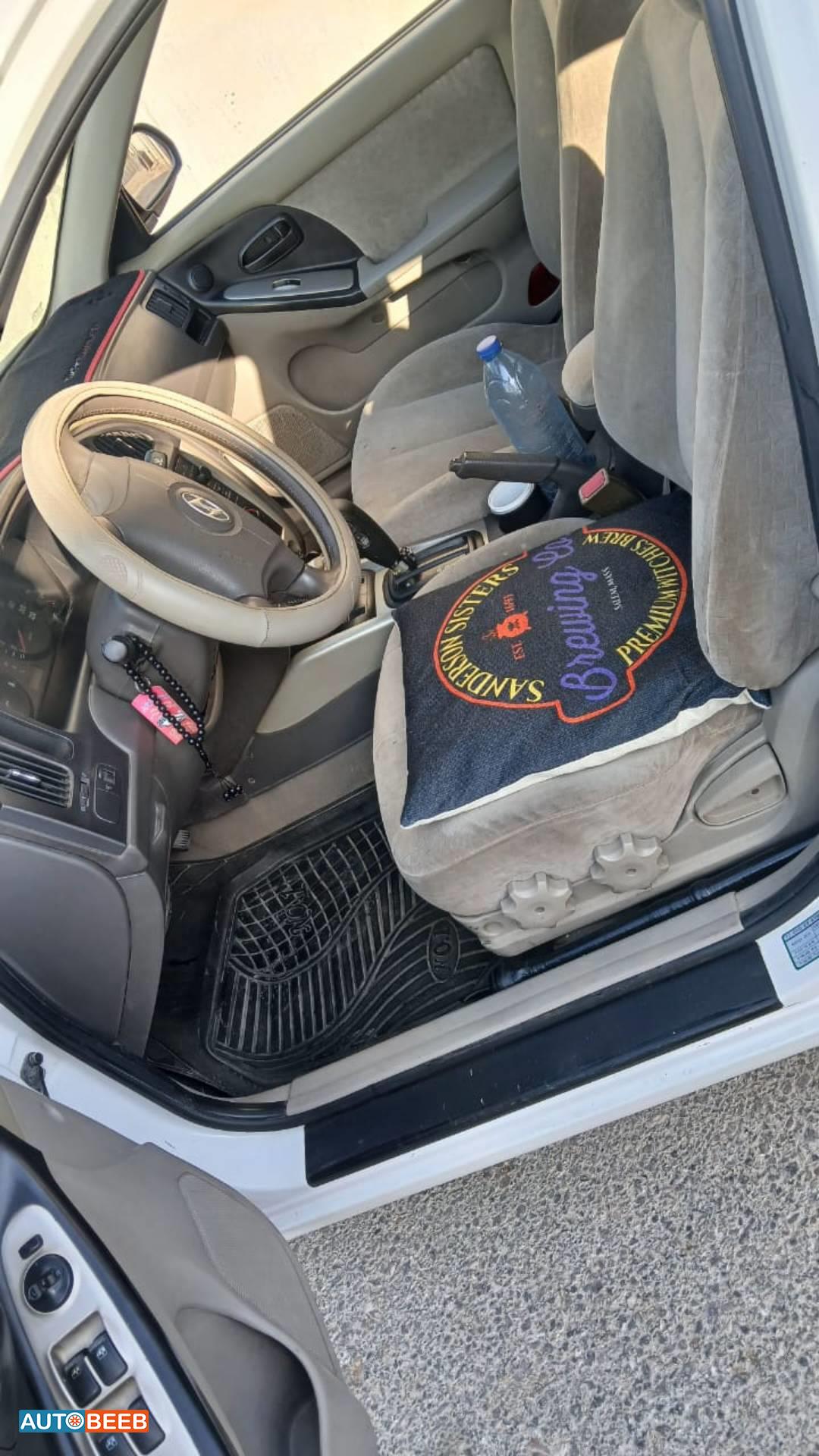 هيونداي افانتي 2004