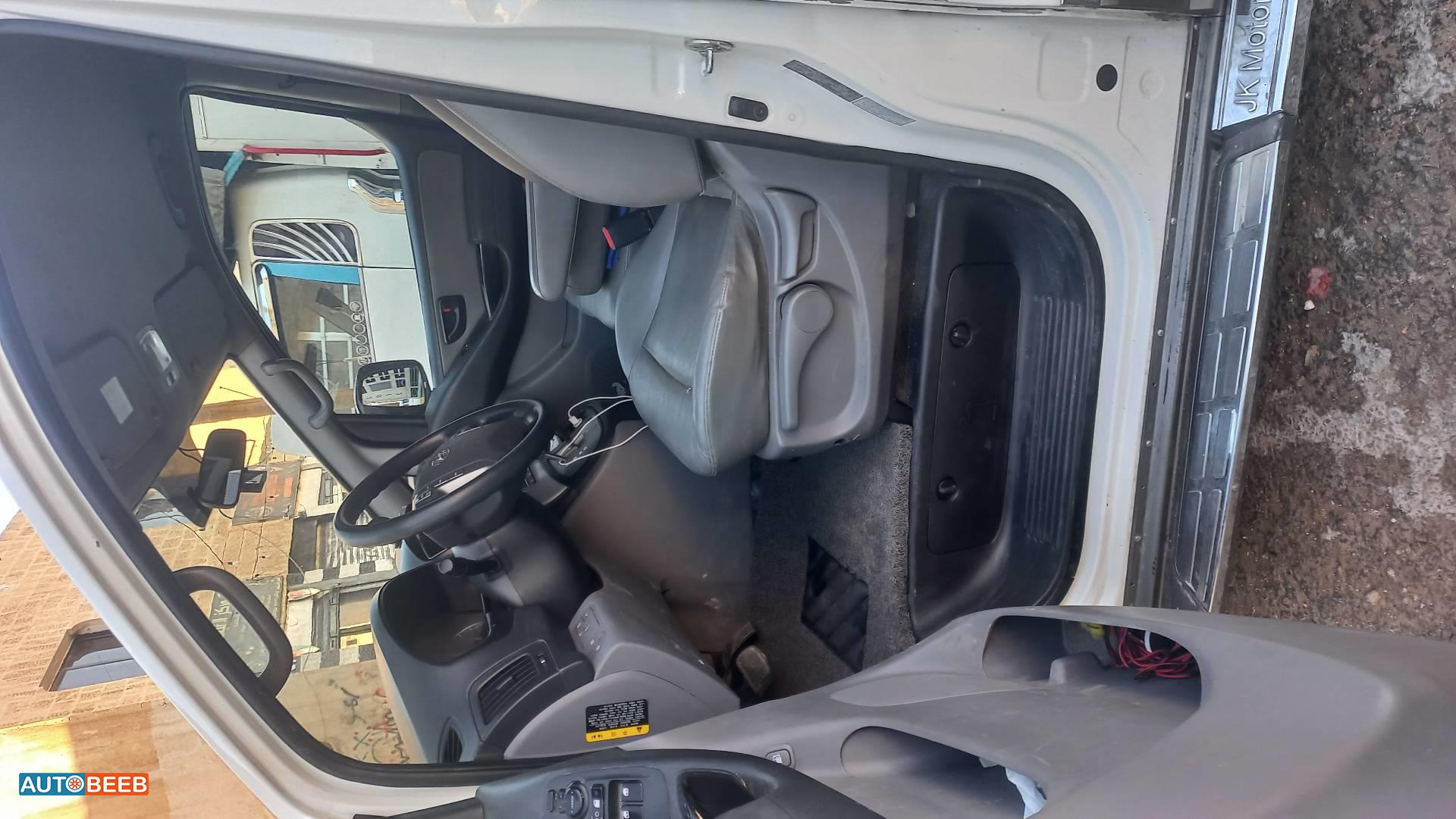 Minibus Hyundai 2018