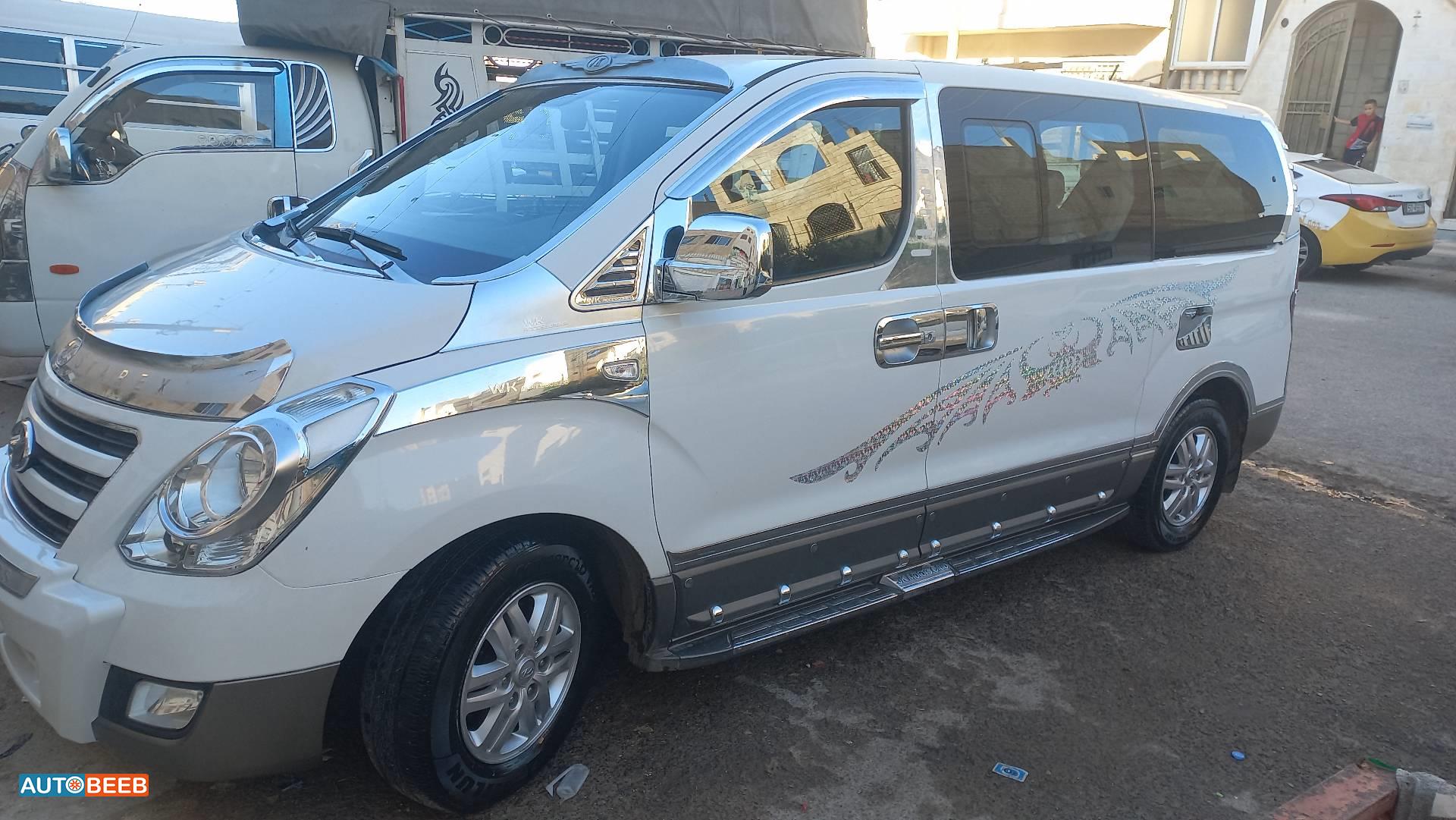 Minibus Hyundai 2018
