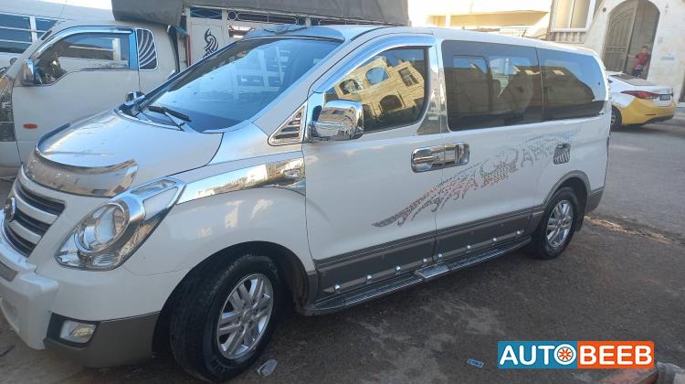 Minibus Hyundai 2018