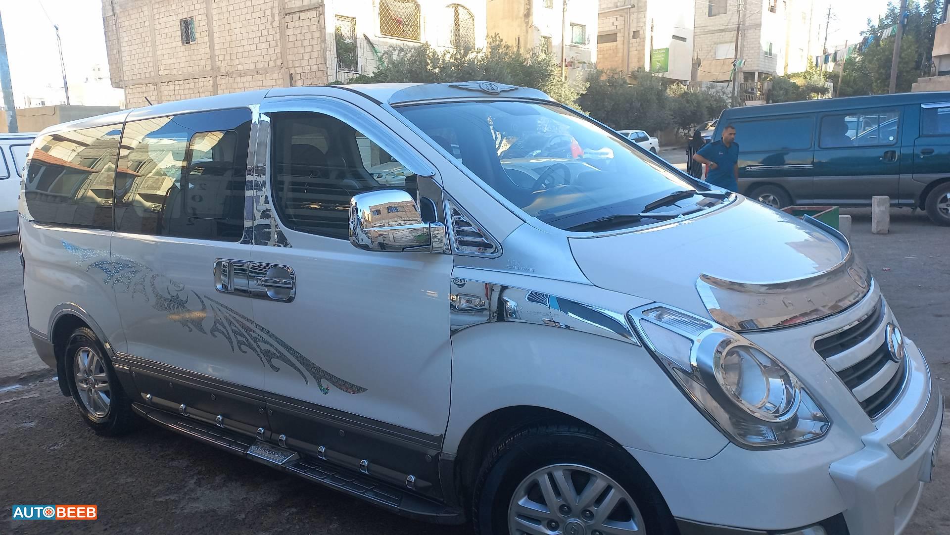 Minibus Hyundai 2018