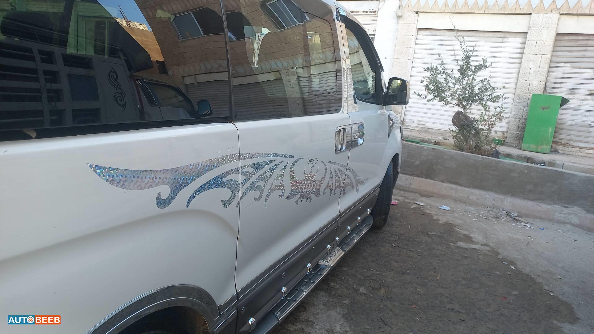 Minibus Hyundai 2018