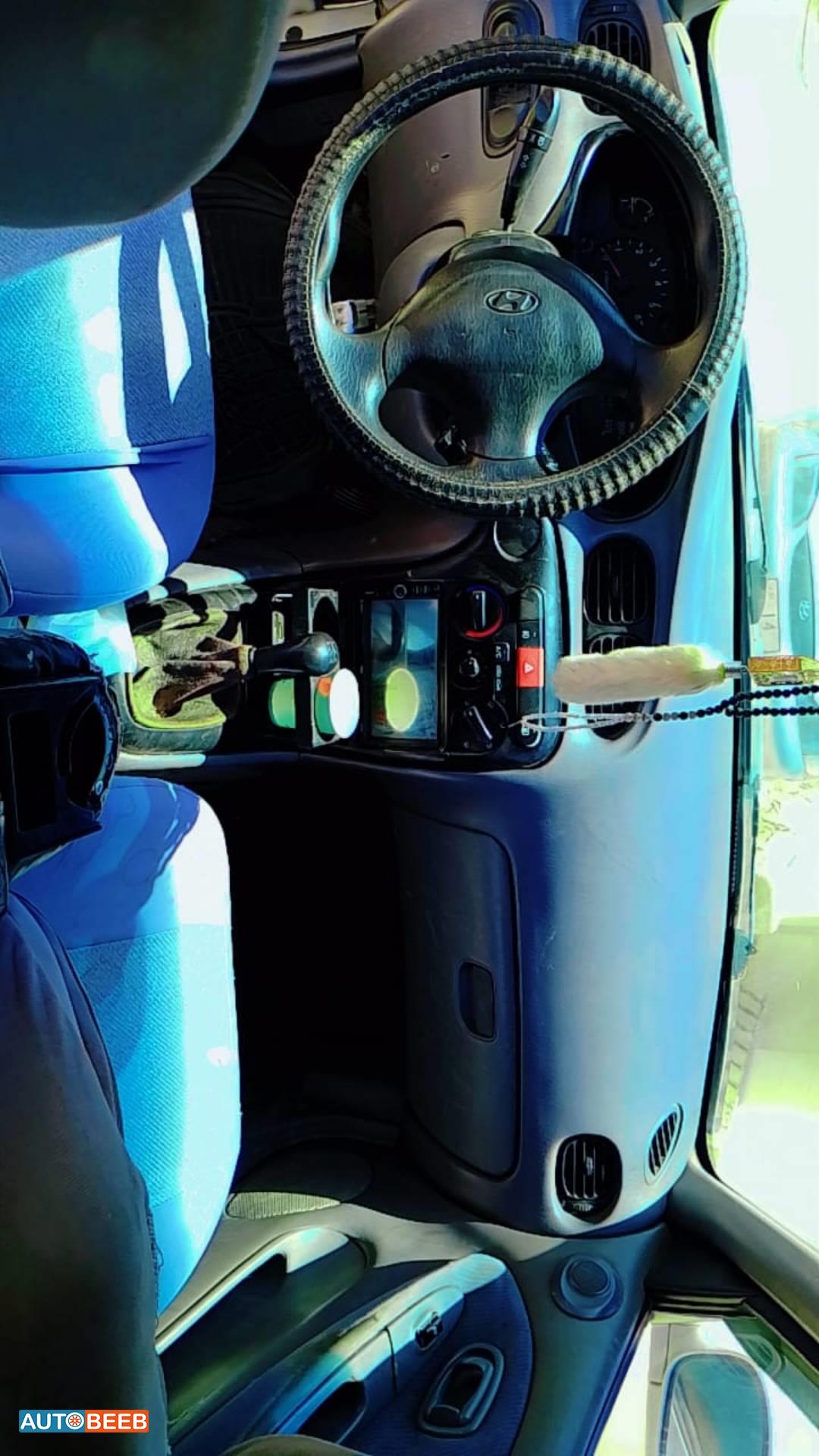 هيونداي افانتي 1998