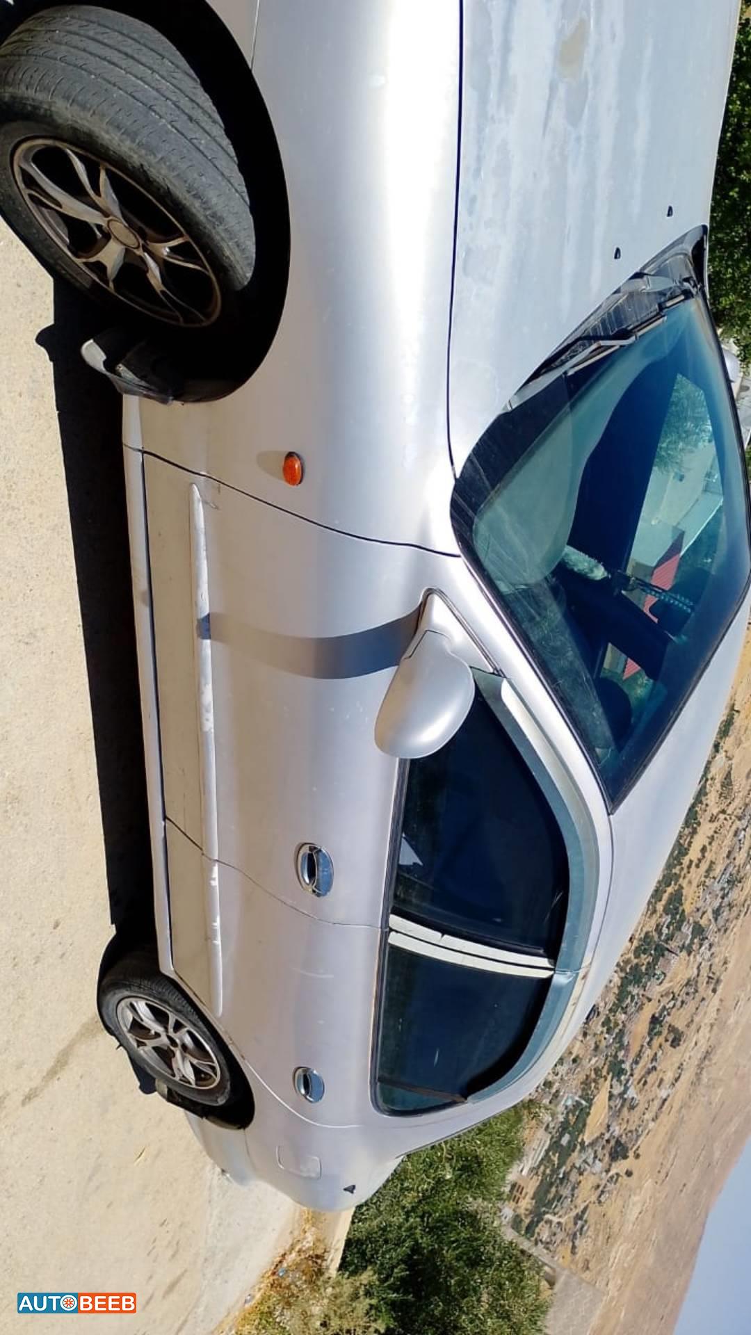 هيونداي افانتي 1998