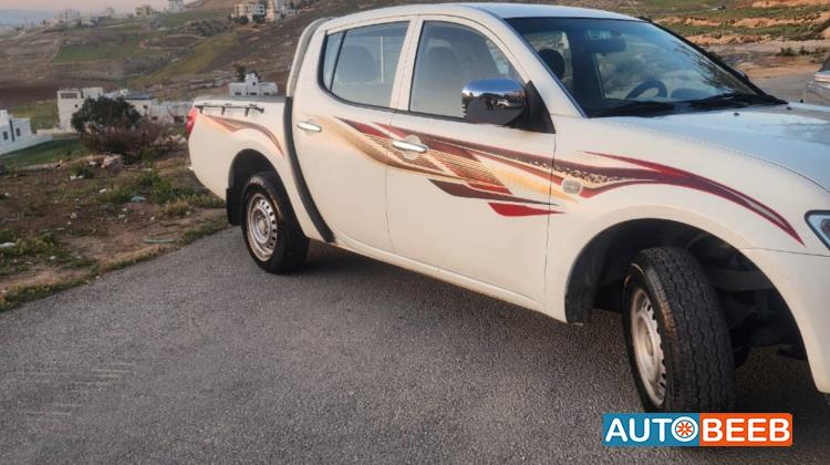 Mitsubishi L200 2015
