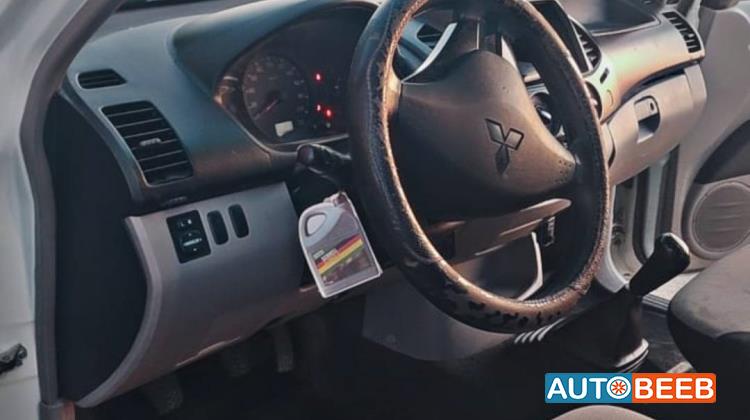 Mitsubishi L200 2015