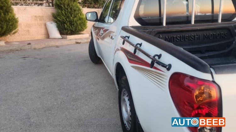 Mitsubishi L200 2015