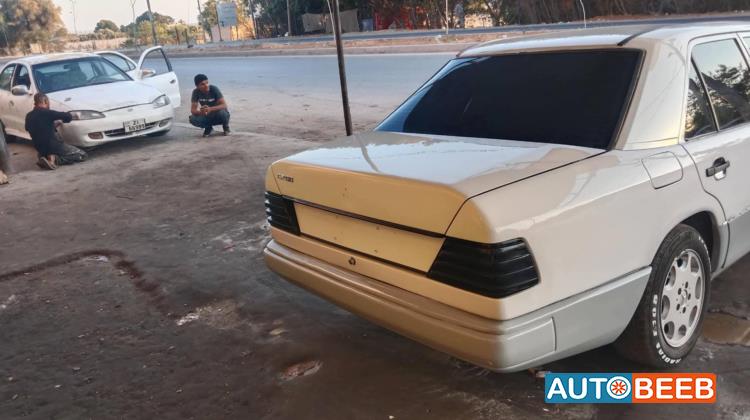 مرسيدس بنز E200 1988