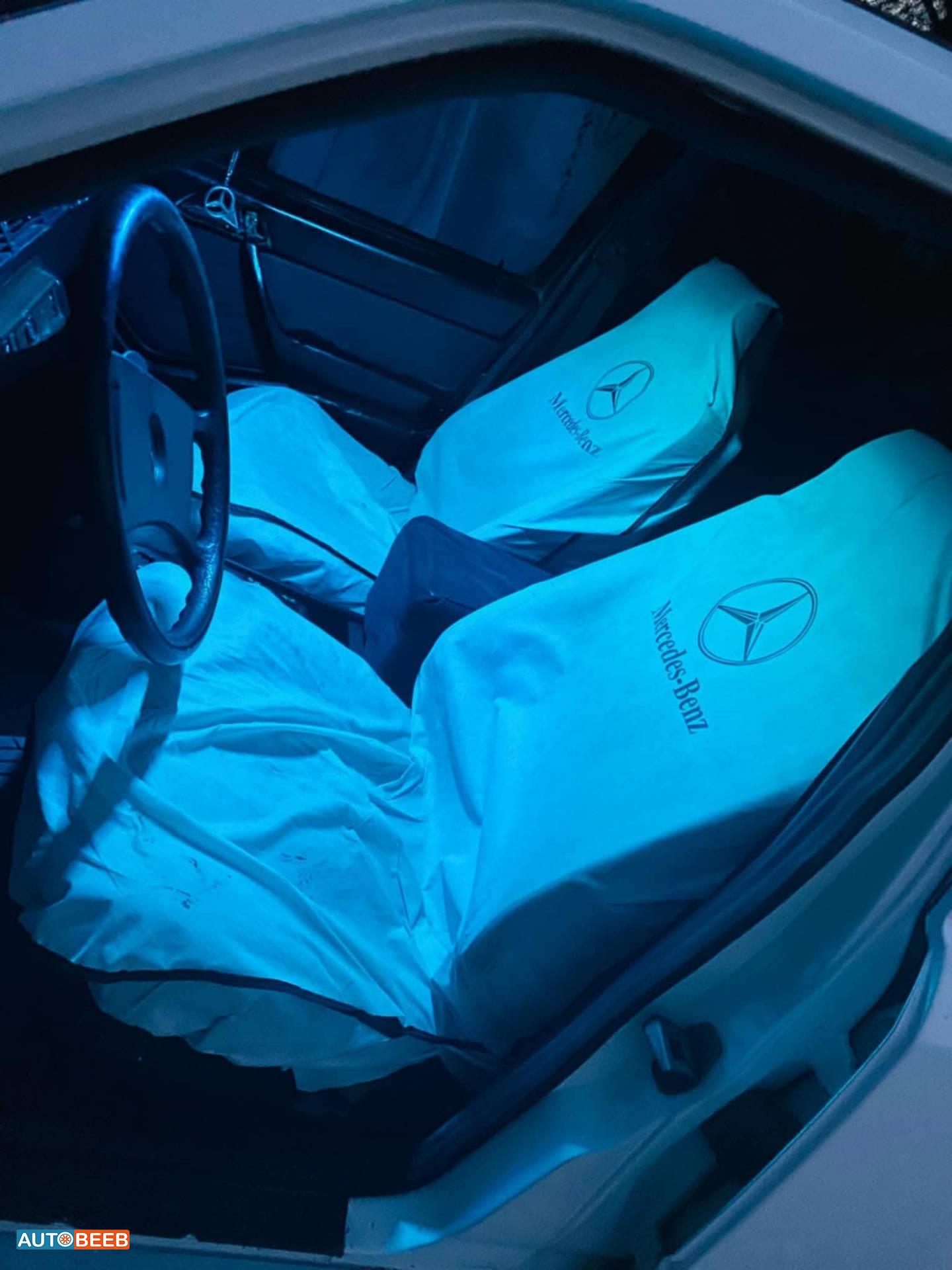 مرسيدس بنز E200 1988