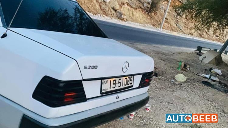 مرسيدس بنز E200 1988