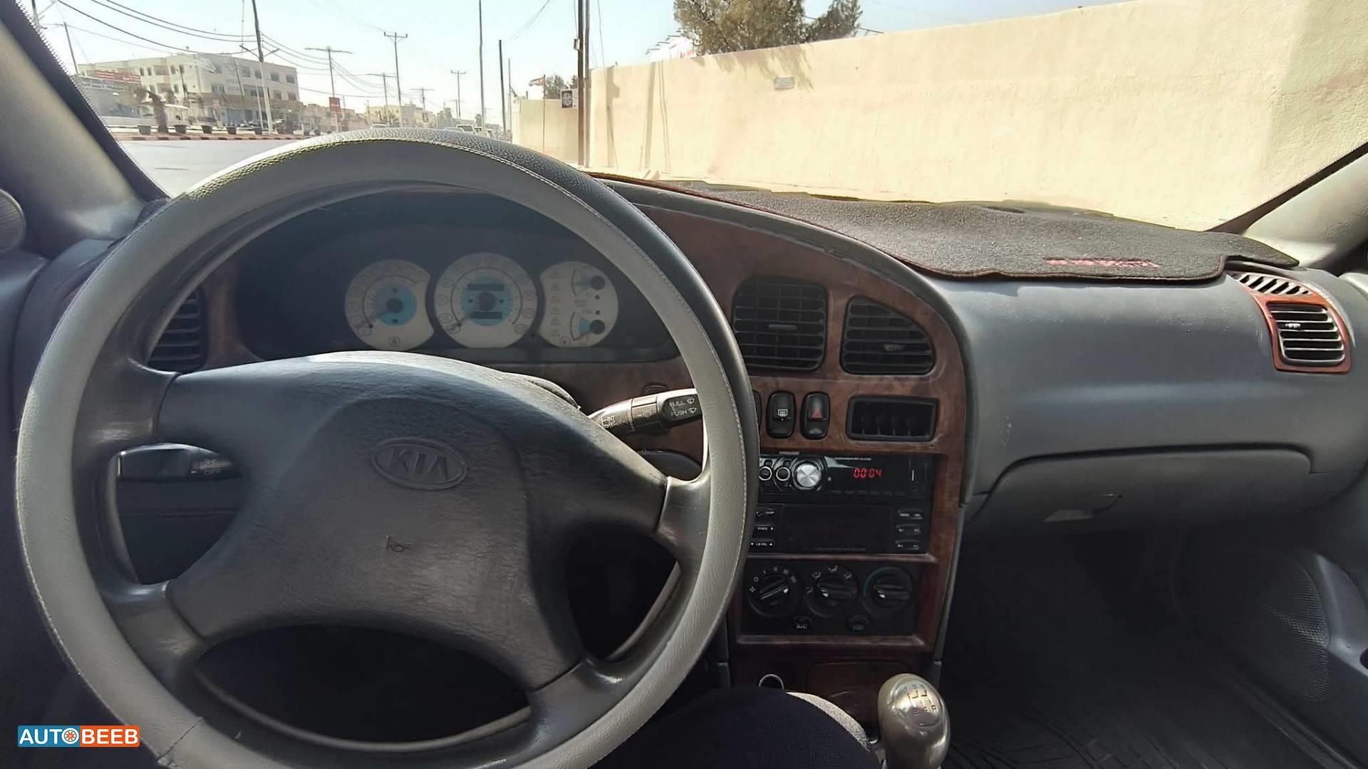 كيا شوما 1999