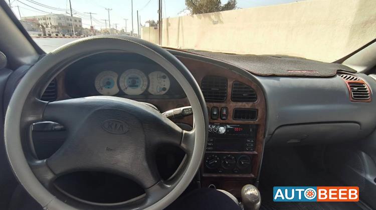 كيا شوما 1999