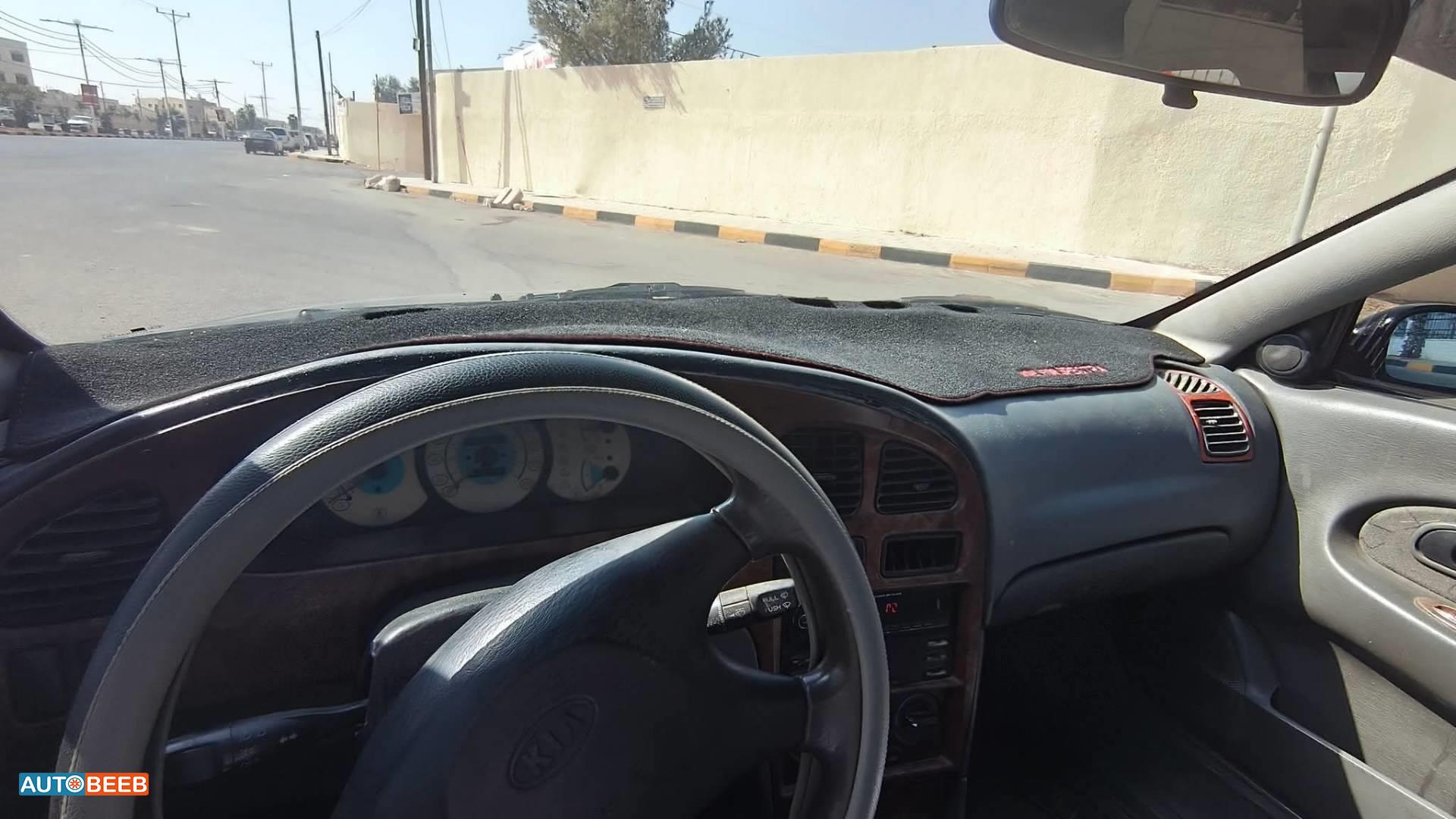 كيا شوما 1999