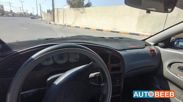 كيا شوما 1999