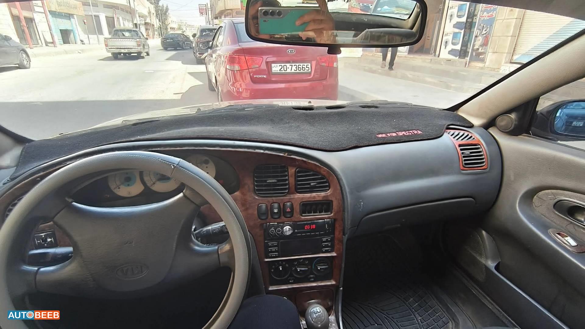 كيا شوما 1999