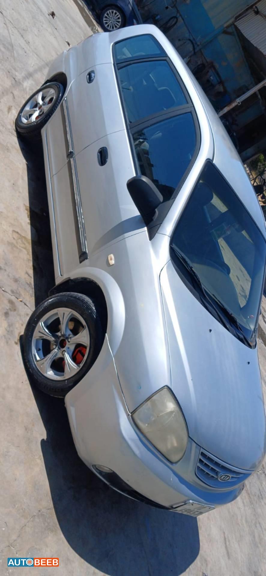 كيا كارينز 2005