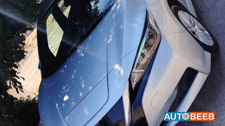 نيسان ليف 2019