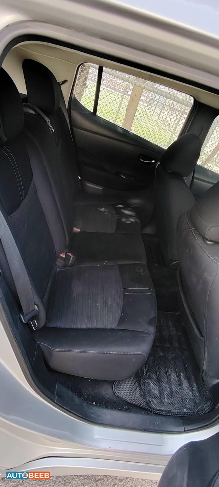 نيسان ليف 2019