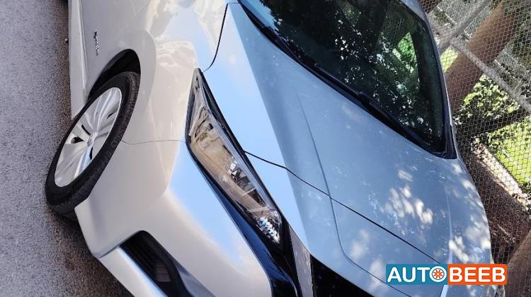 نيسان ليف 2019