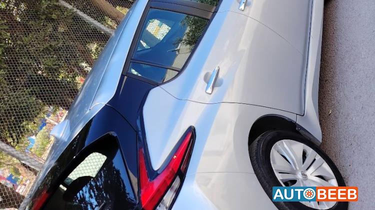 نيسان ليف 2019