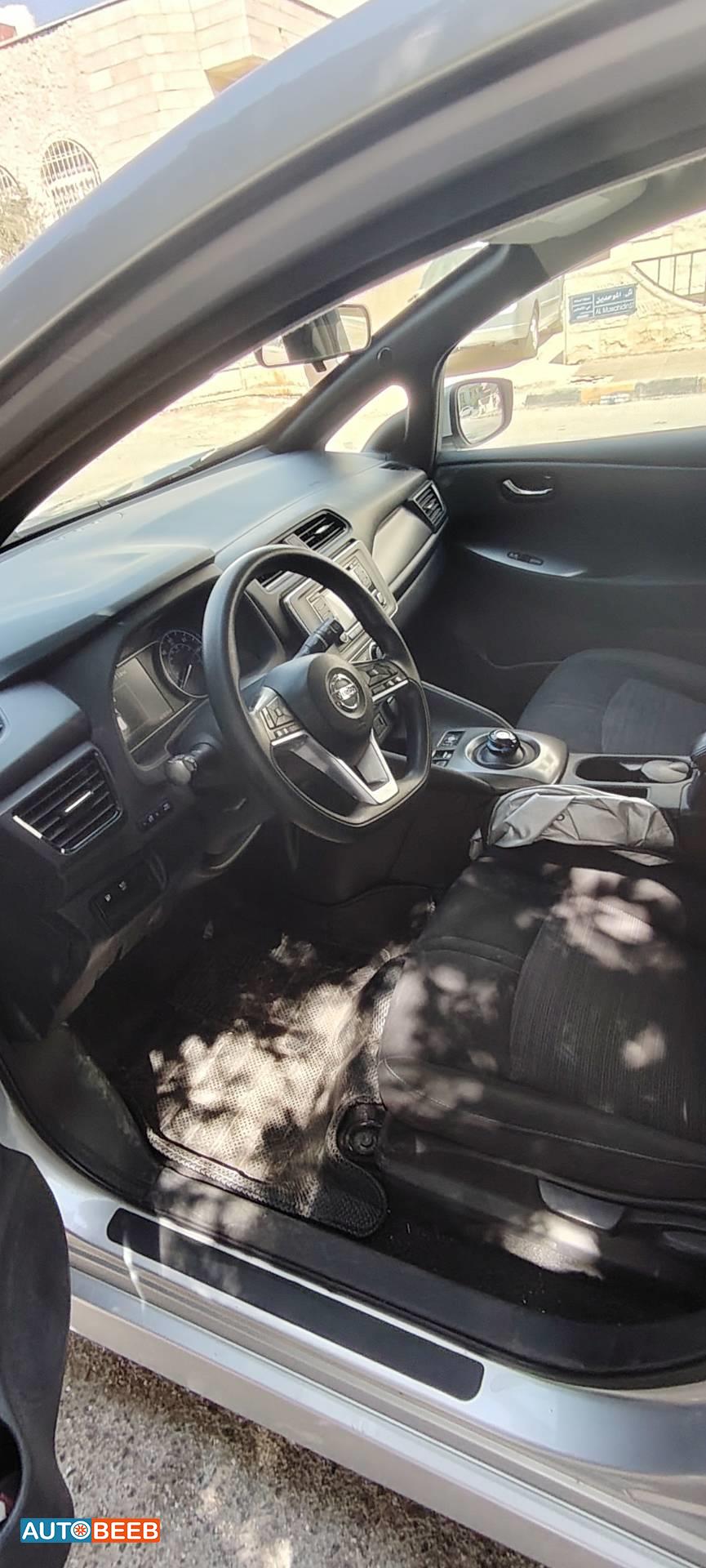 نيسان ليف 2019