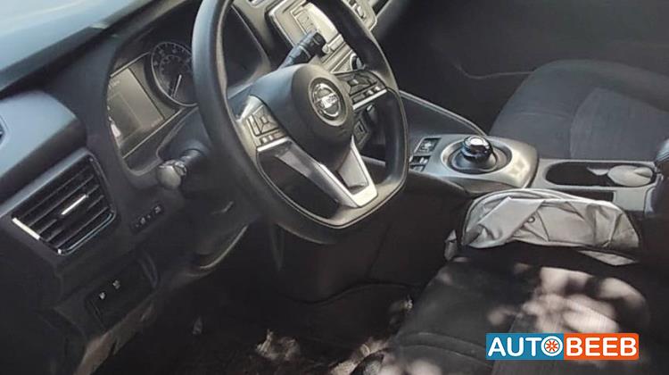 نيسان ليف 2019