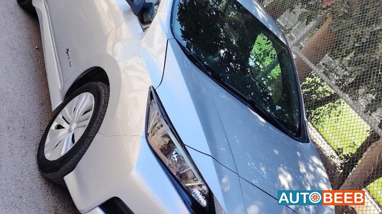 نيسان ليف 2019