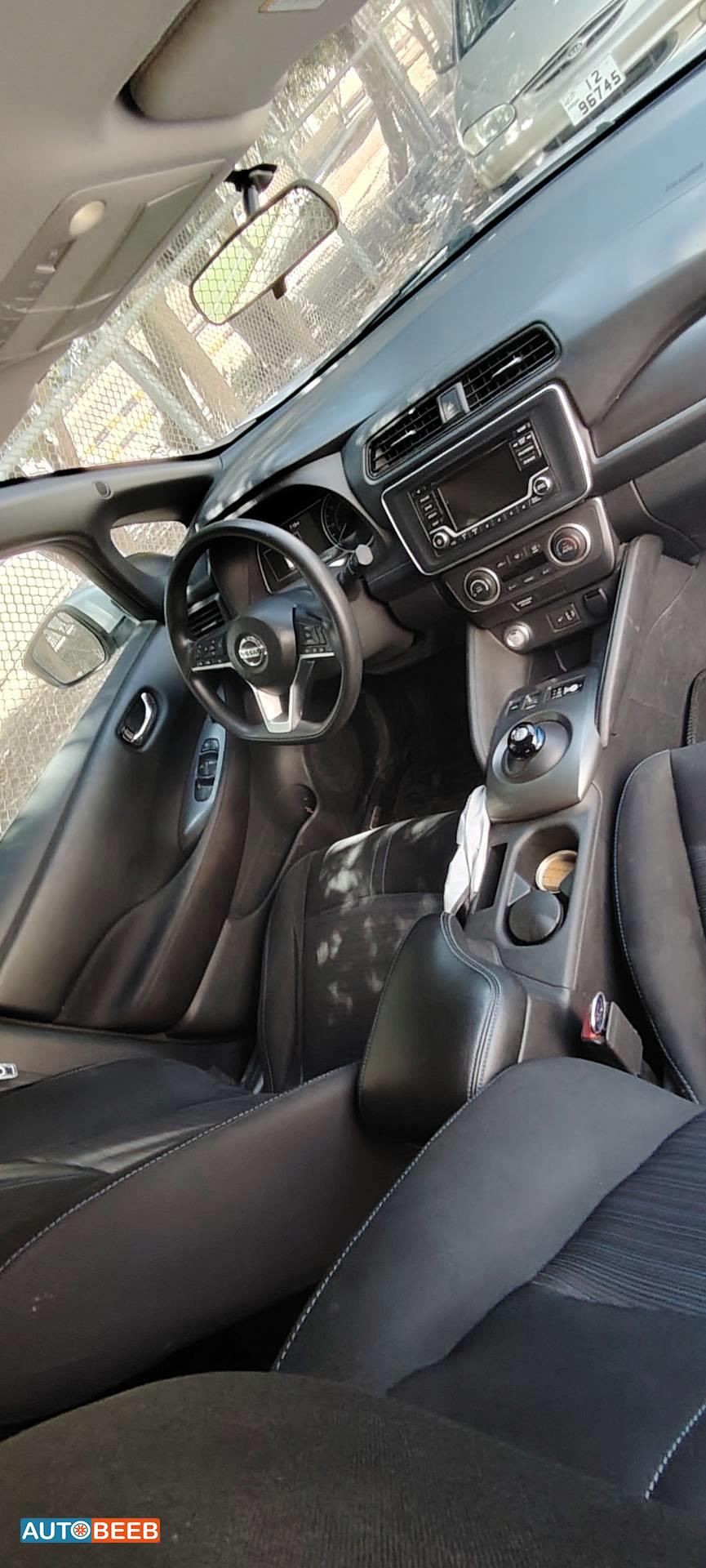 نيسان ليف 2019