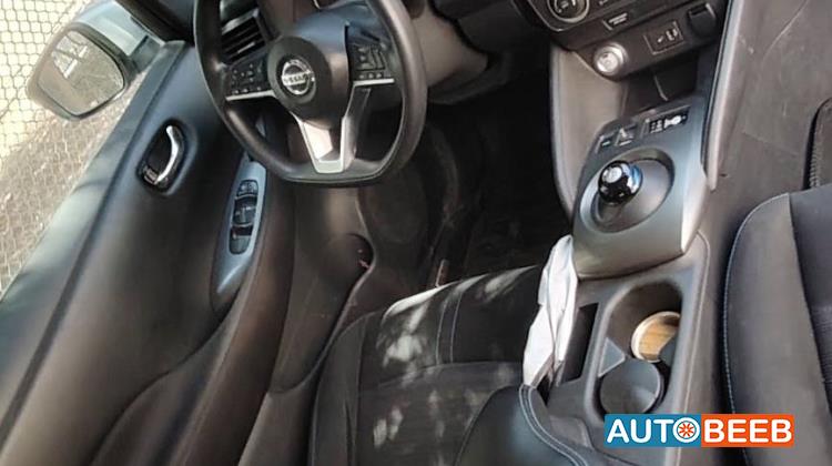 نيسان ليف 2019