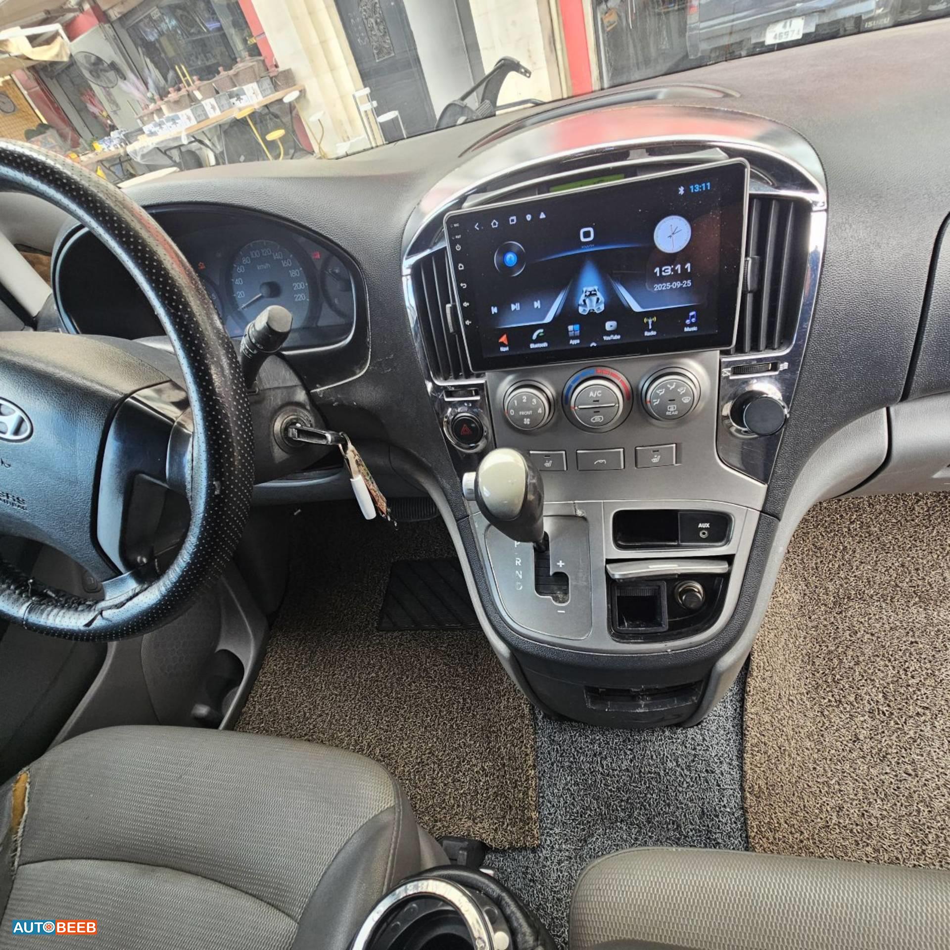 Minibus Hyundai 2010