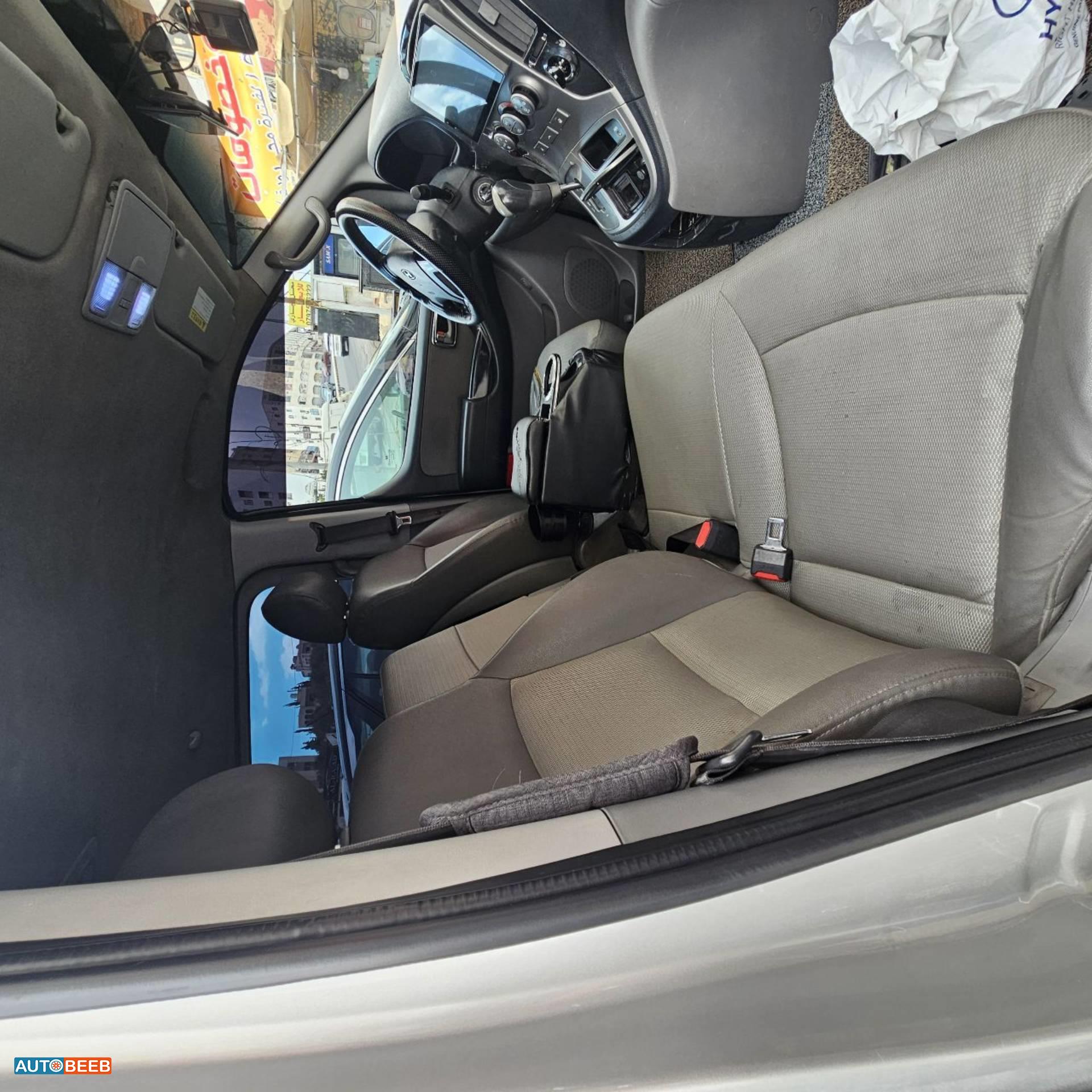 Minibus Hyundai 2010