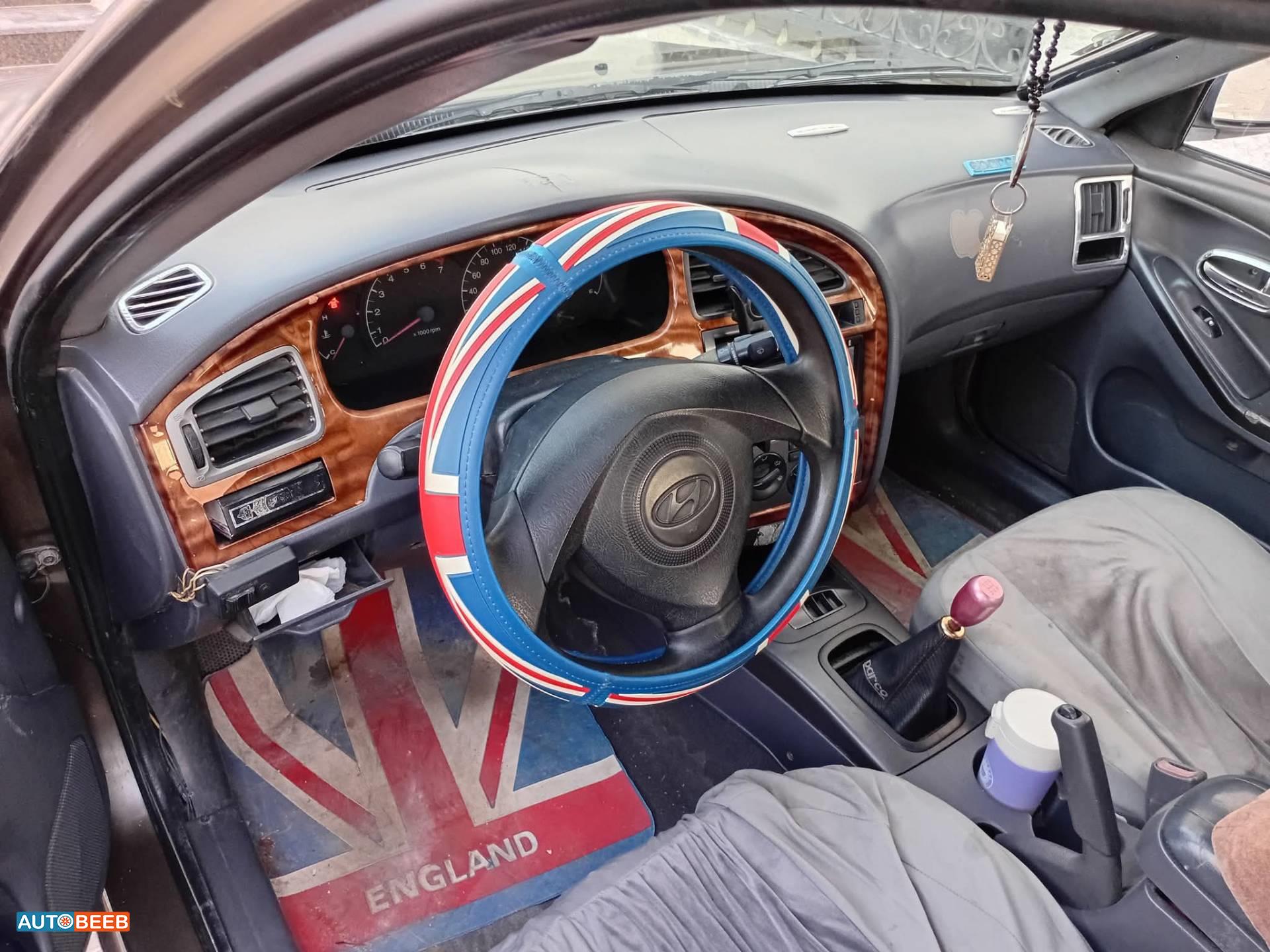 Hyundai Elantra 2001