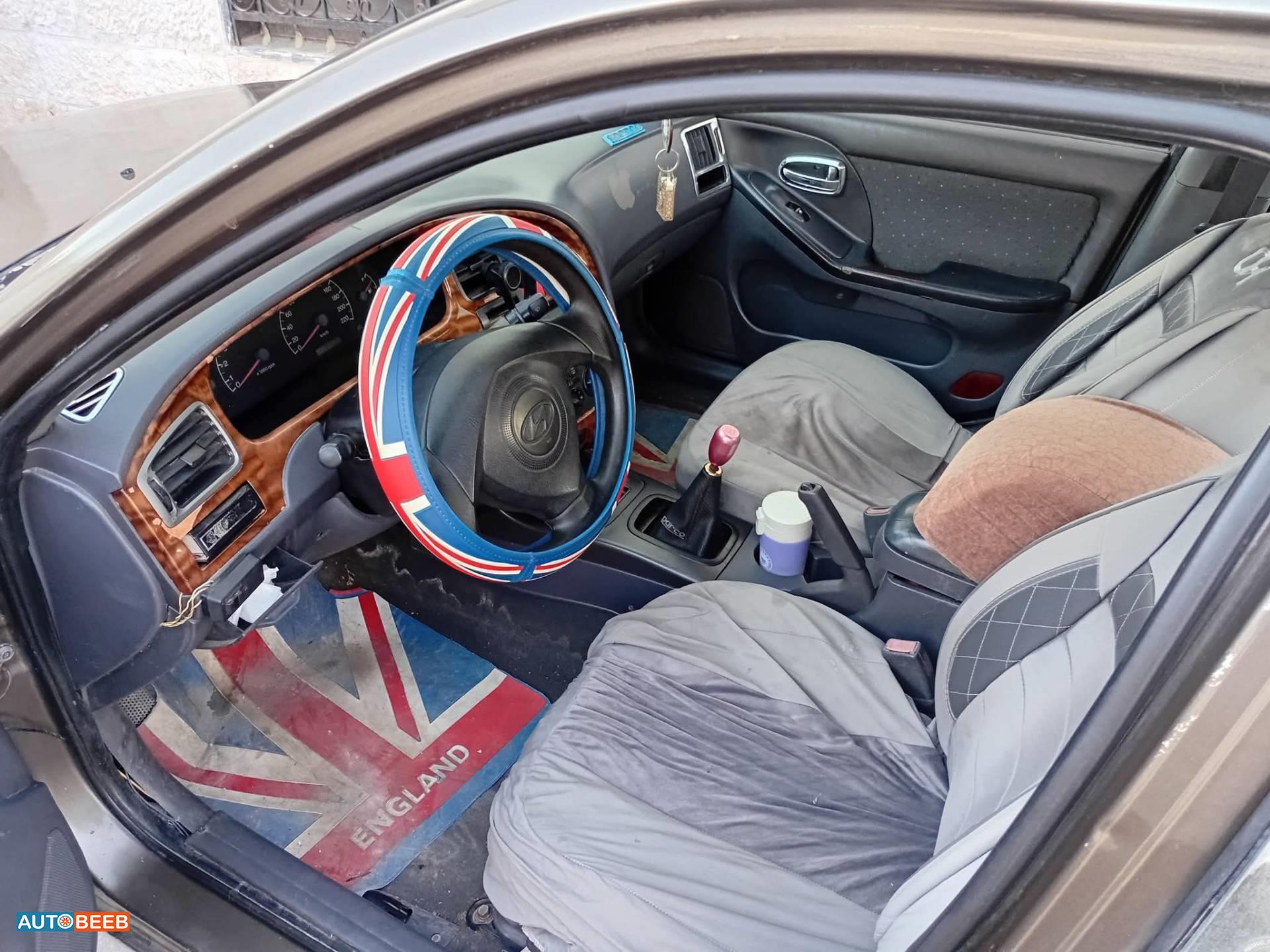 Hyundai Elantra 2001