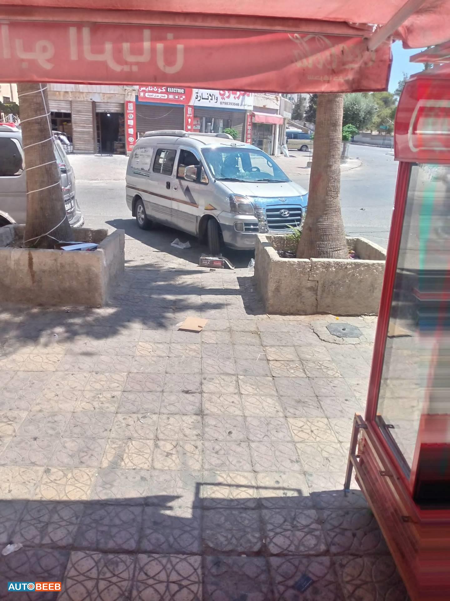 ميني باص هيونداي 2006