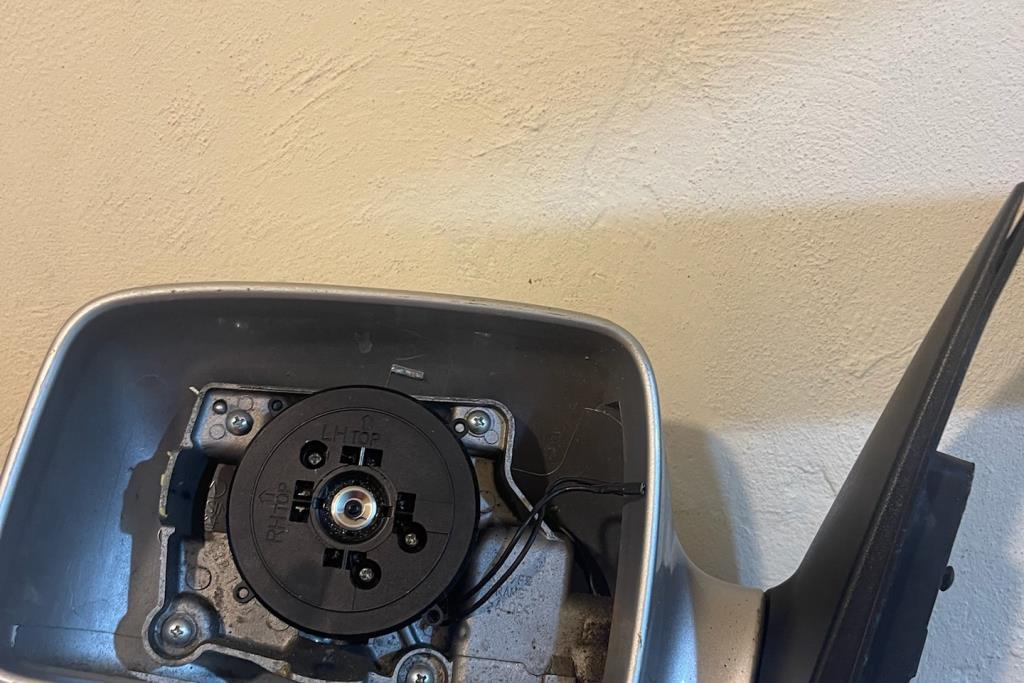 مراية  كيا سبورتيج بدون القزازة جهة السائق من سيارة موديل 2009