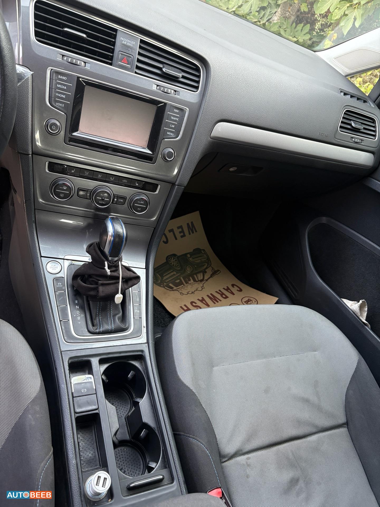 Volkswagen E-Golf 2015