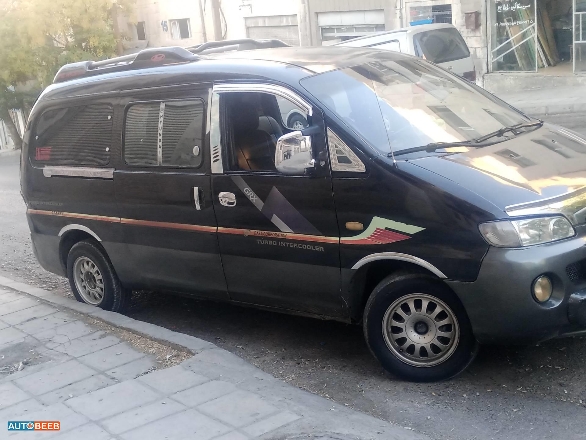 Minibus Hyundai 2000