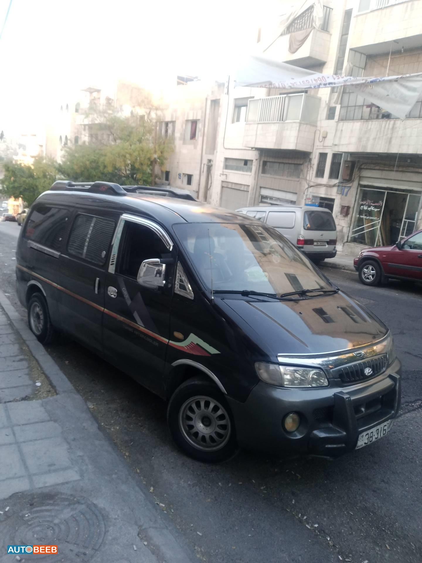 Minibus Hyundai 2000