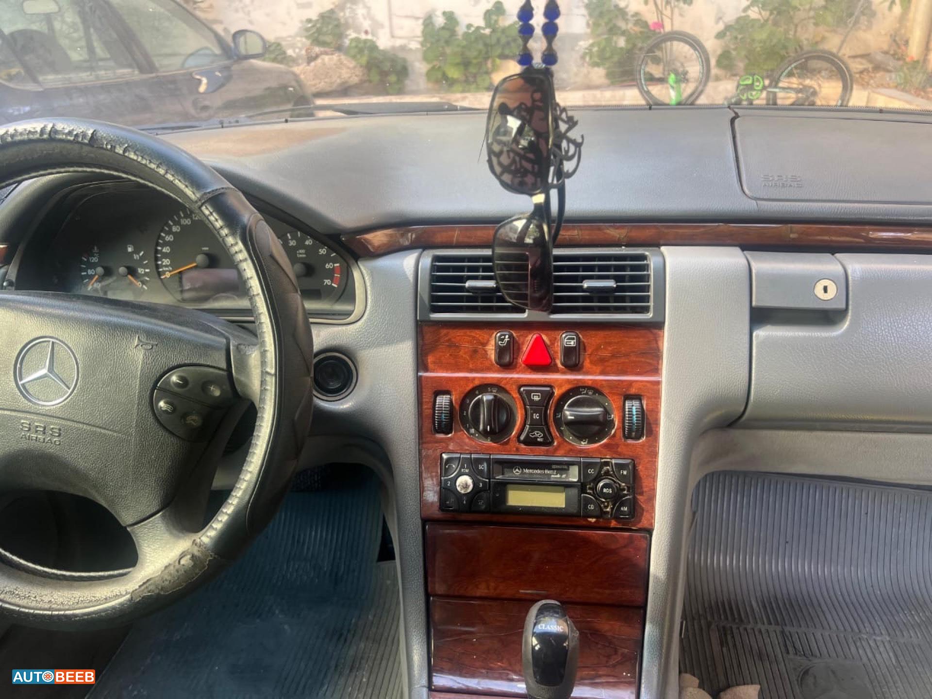 مرسيدس بنز E200 2001